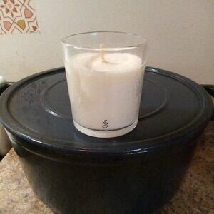 New Grove Co Golden vanilla & Spiced sugar candle